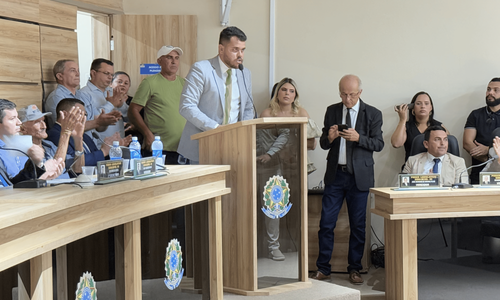 Kênio e Cione Filho tomam posse como prefeito e vice de Serra do Mel