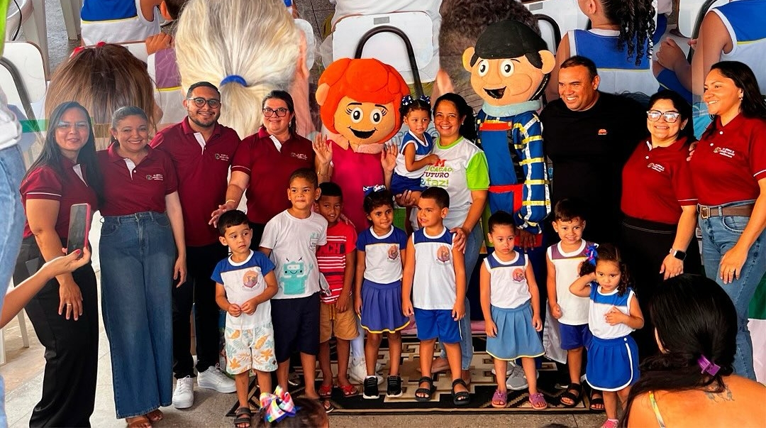 KITS ESCOLARES ENTREGUES: DR.A LAYS INVESTINDO NO FUTURO DE PENDÊNCIAS