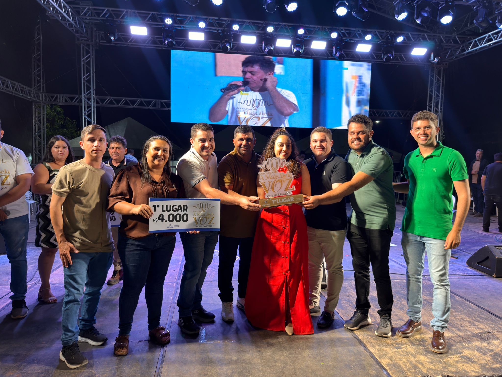 Naline Leite é eleita a Mais Bela Voz 2025 de Serra do Mel