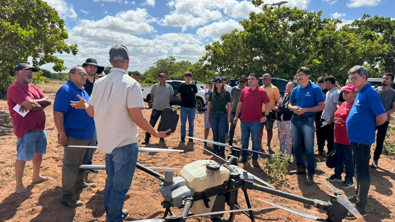 Serra do Mel acompanha apresentação de tecnologia com drones durante Dia de Campo