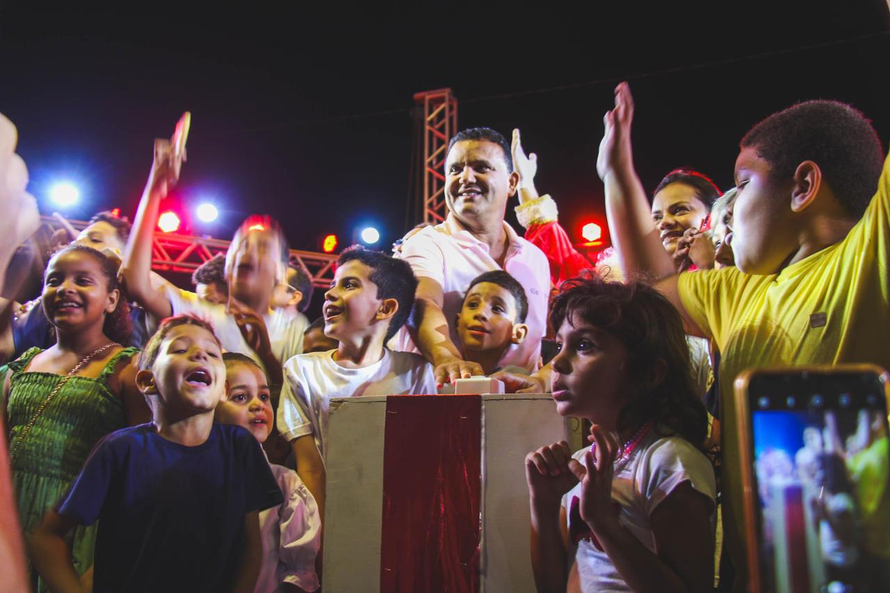 NATAL EM GUAMARÉ COMEÇA COM A FORÇA DO POVO AO LADO DE HÉLIO DE MUNDINHO