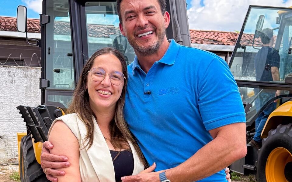 DRA. RAQUEL NÃO PARA: Prefeita garante 2 tratores com Senador Styvenson, em plena véspera de réveillon