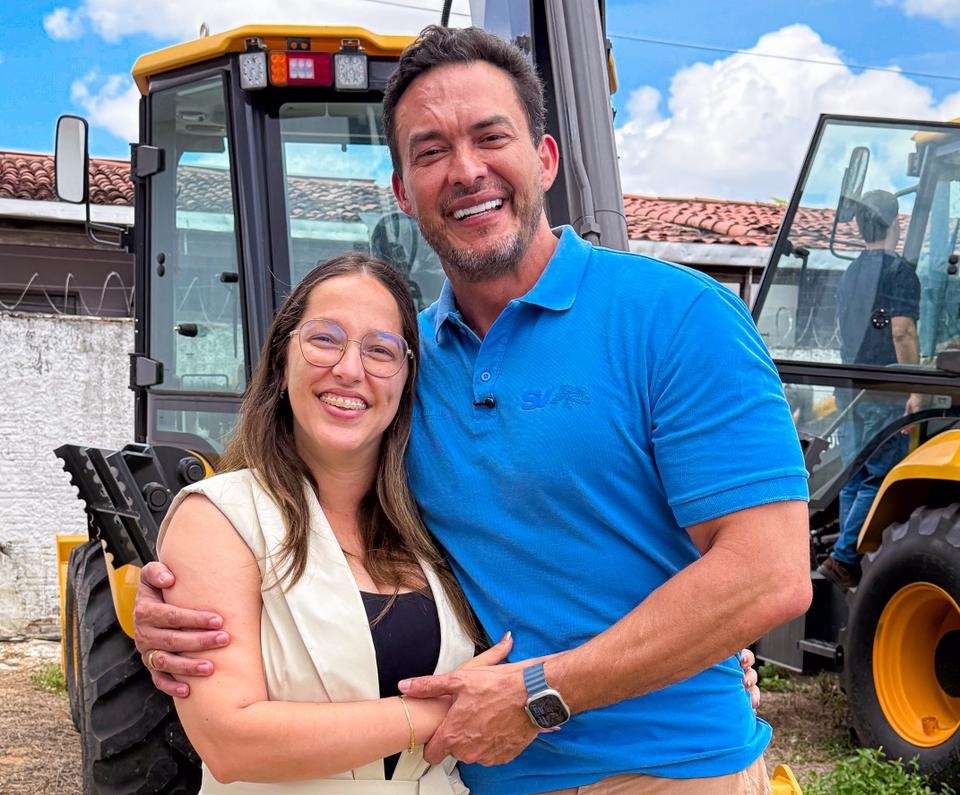 DRA. RAQUEL NÃO PARA: Prefeita garante 2 tratores com Senador Styvenson, em plena véspera de réveillon