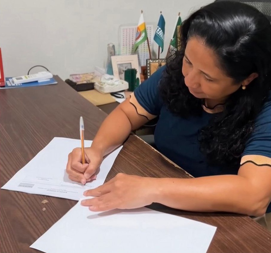 DRA. LAYS HELENA FAZ BALANÇO DE SUA GESTÃO EM LEITURA ANUAL NA CÂMARA MUNICIPAL DE PENDÊNCIAS.